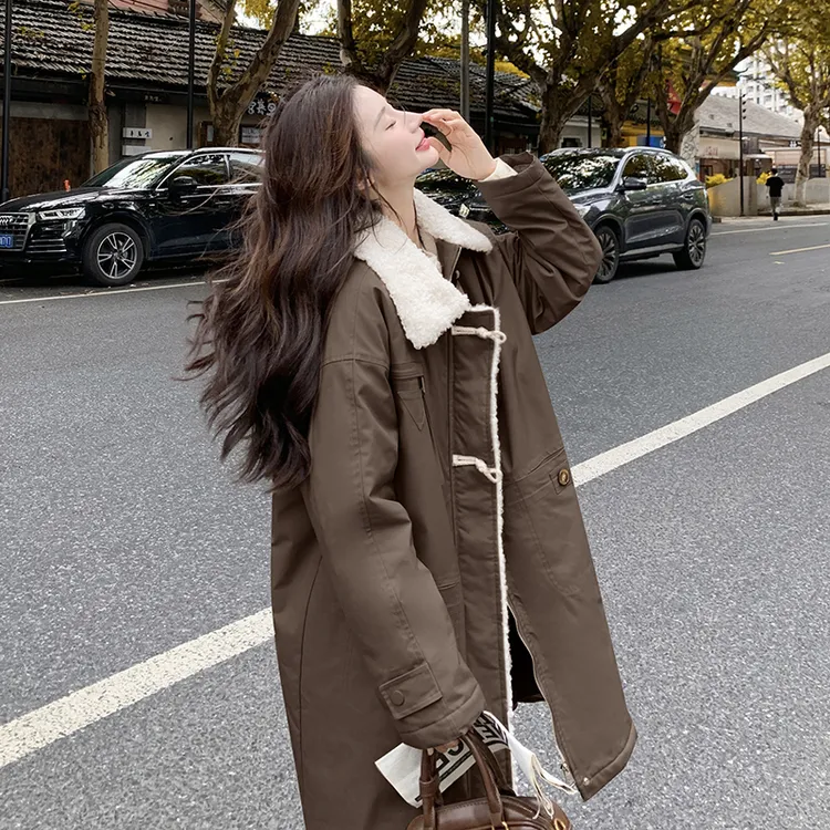 羊羔毛拼接工装派克服女冬季美式中长款加绒加厚保暖棉服棉衣减龄