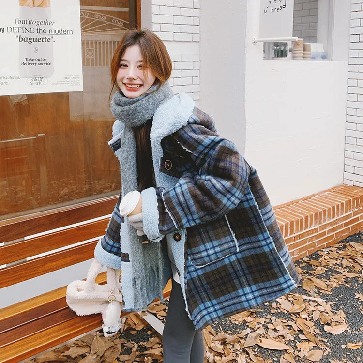  设计感蓝格羊羔毛双面穿外套女2025冬新款时尚洋气加厚毛呢大衣