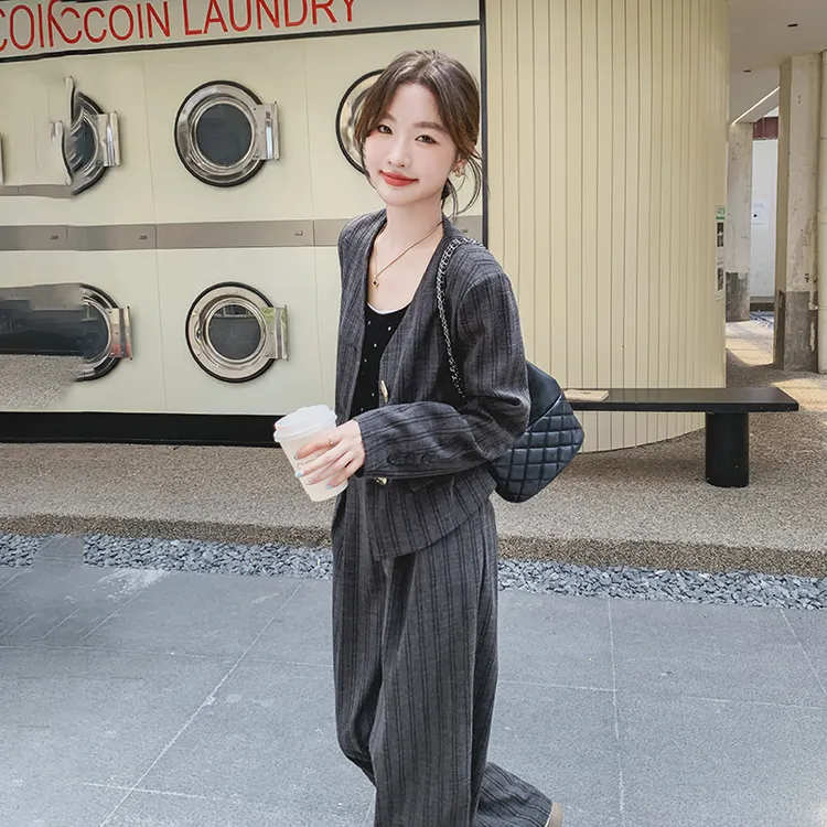 灰色竖条纹短款西装阔腿裤套装女2025春季新款轻熟风长裤两件套装