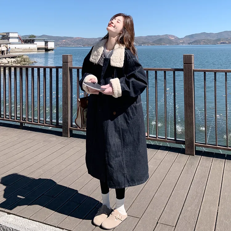 蓝色休闲时尚牛仔羽绒服女2024冬新款复古高级感拼接毛绒白鸭绒服