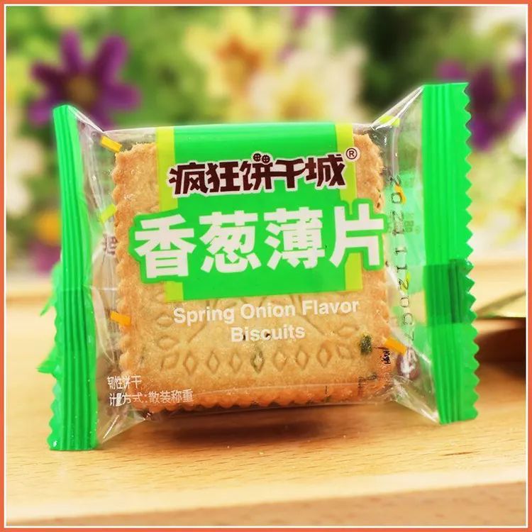 伟龙疯狂饼干城香葱味388g薄片饼干零食蔬菜散装牛奶批发休闲