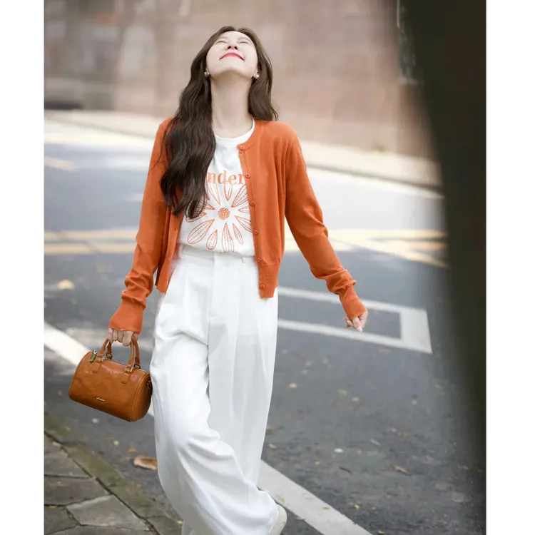 橘色圆领针织开衫外套女春秋款穿搭早秋韩系穿搭chic别致长袖上衣