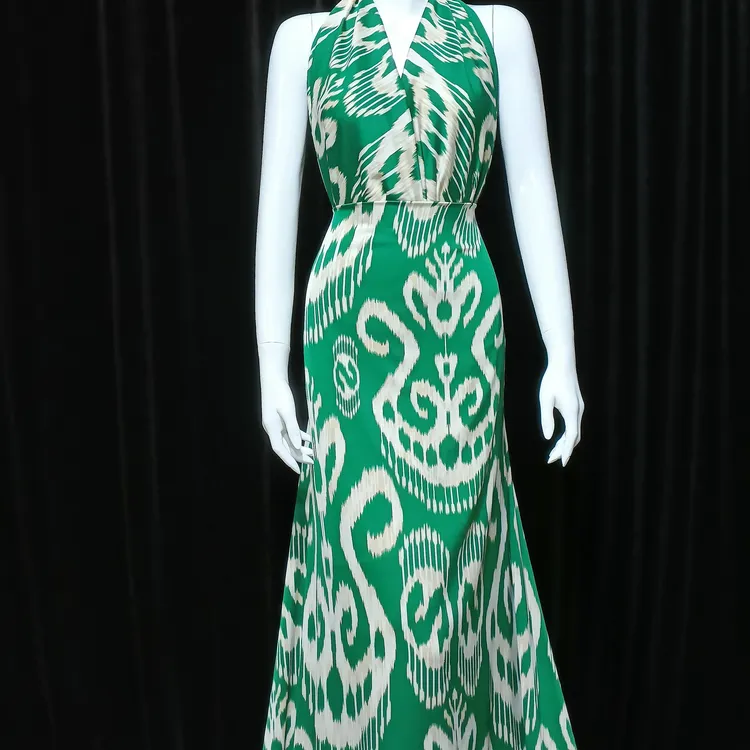 yipaktawar艾德莱斯仿真丝面料绿色2.5miter乌鲁木齐发货家纺布料