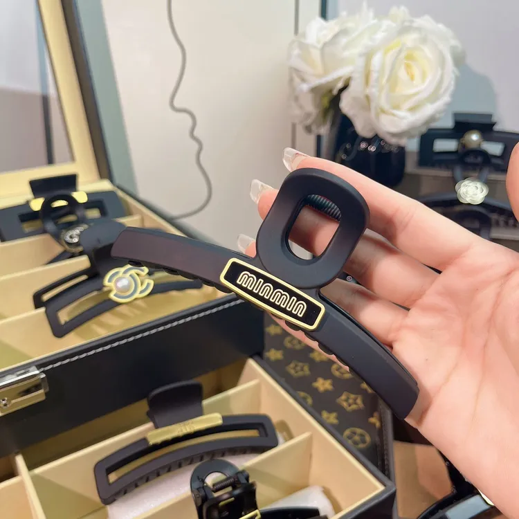 欧莱-原创设计高级感磨砂黑色13cm轻奢百搭网红发夹发饰009