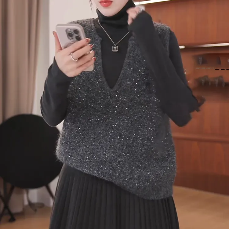 冬季新款叠穿百搭大V领亮片无袖坎肩针织马甲LK2500662