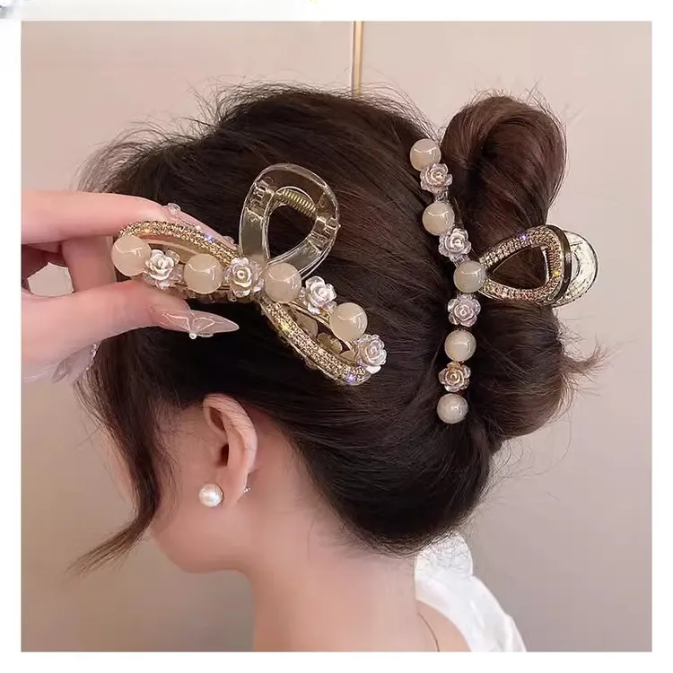 优雅小香风山茶花珠珠抓夹大号发量多女后脑勺高端盘发鲨鱼夹发夹