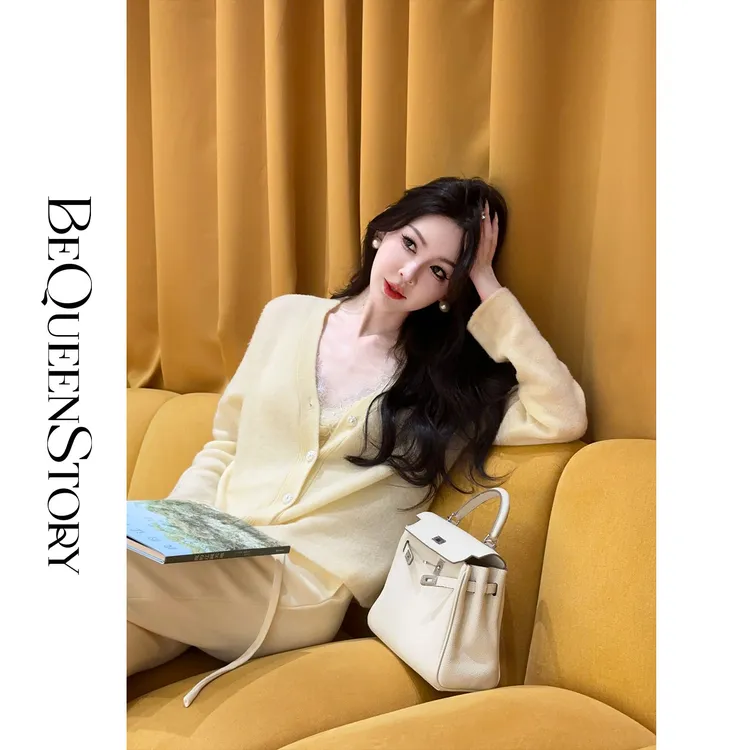 余潇潇【高智淡人】设计感精致蓬松V领长袖羊毛开衫通勤女装