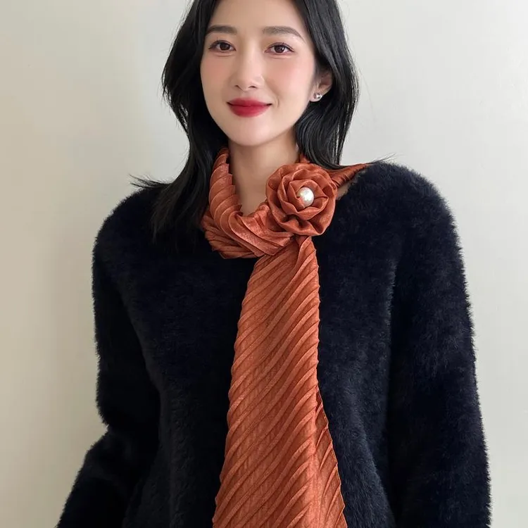 2025春秋季新款玫瑰花纯色丝巾女气质百搭护颈 褶皱珍珠玫瑰花夹