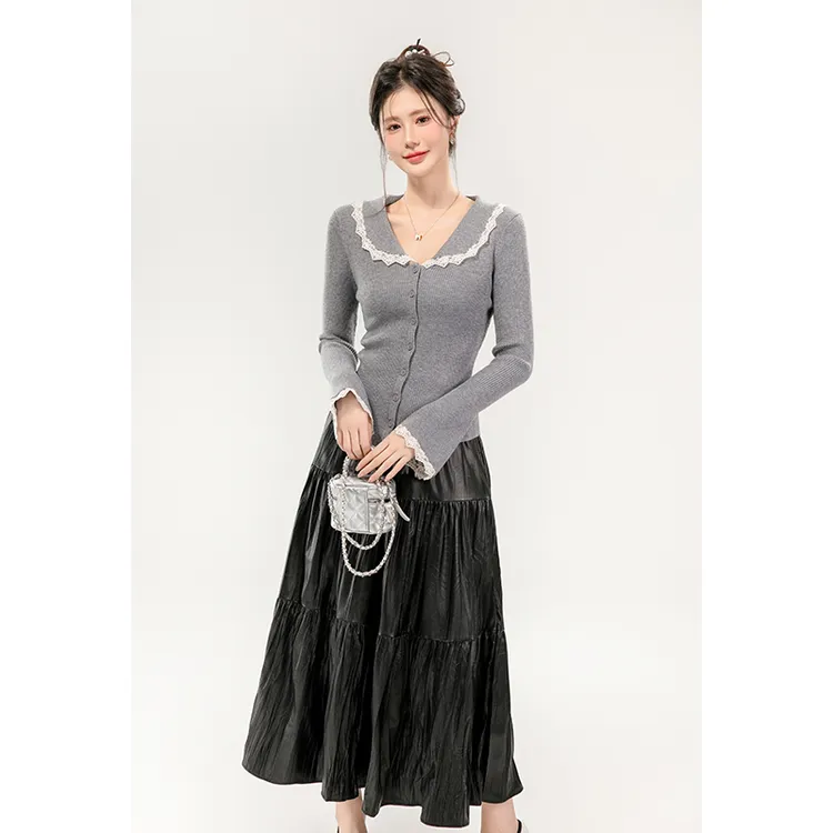 灰色高级感蕾丝边拼接娃娃领喇叭袖针织衫女秋冬新款修身显瘦上衣