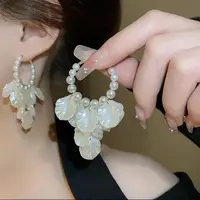 合金亚克力耳饰 度假风法式珠珠亚克力花瓣夸张耳圈