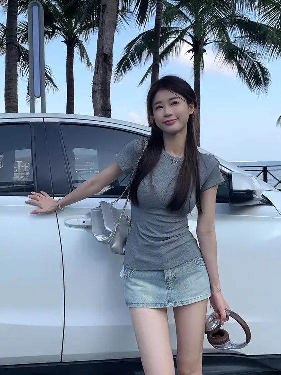 Moses Queen/魔西女王百搭纯色圆领修身甜辣短袖正肩T恤