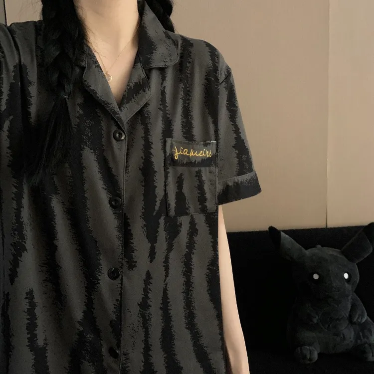 深灰条纹夏季短袖睡衣女撞色刺绣网红宽松设计感高级三件套家居服