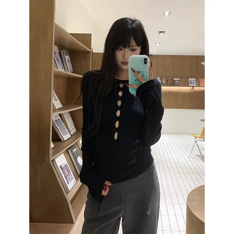 黑色设计感辣妹镂空针织衫女春秋新款内搭软糯修身心机打底衫上衣