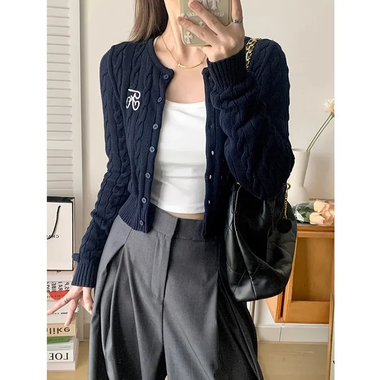 学院风刺绣针织开衫女春秋新款外穿短款长袖圆领复古麻花毛衣外套