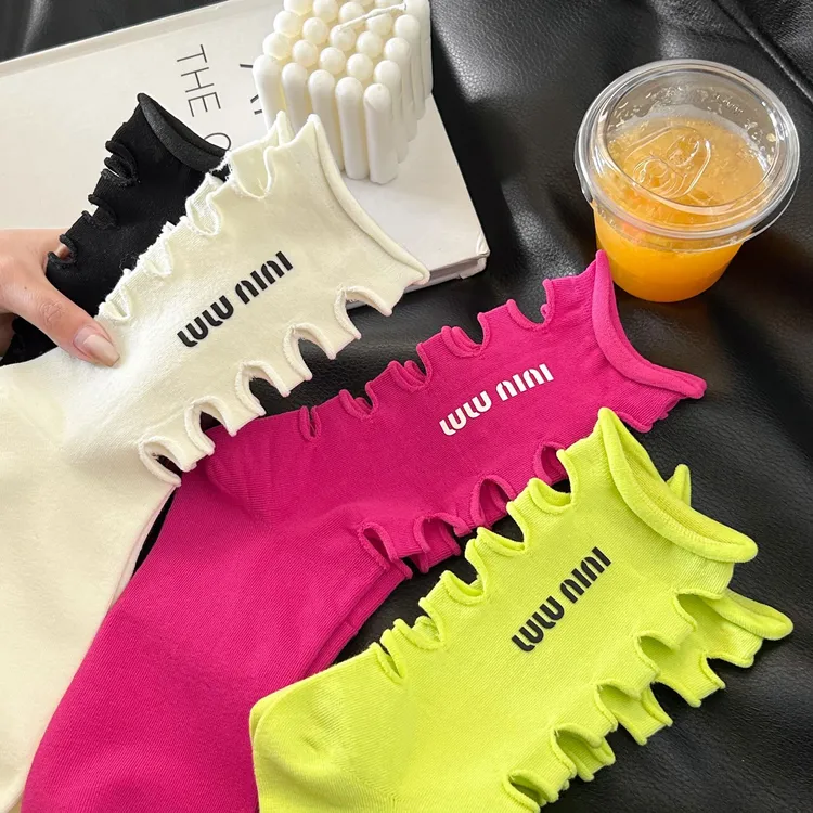 个性鱼骨破洞袜子女秋季彩色中筒袜欧货ins潮字母烫印网红长筒袜