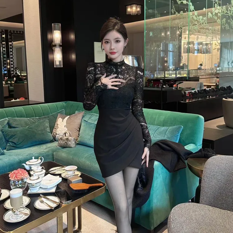 蕾丝连衣裙秋季新款高端气质小个子网红法式修身包臀性感黑色裙子