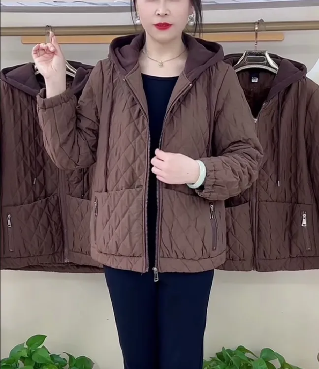 新款冬季时尚连帽大码妈妈装加绒加厚棉服