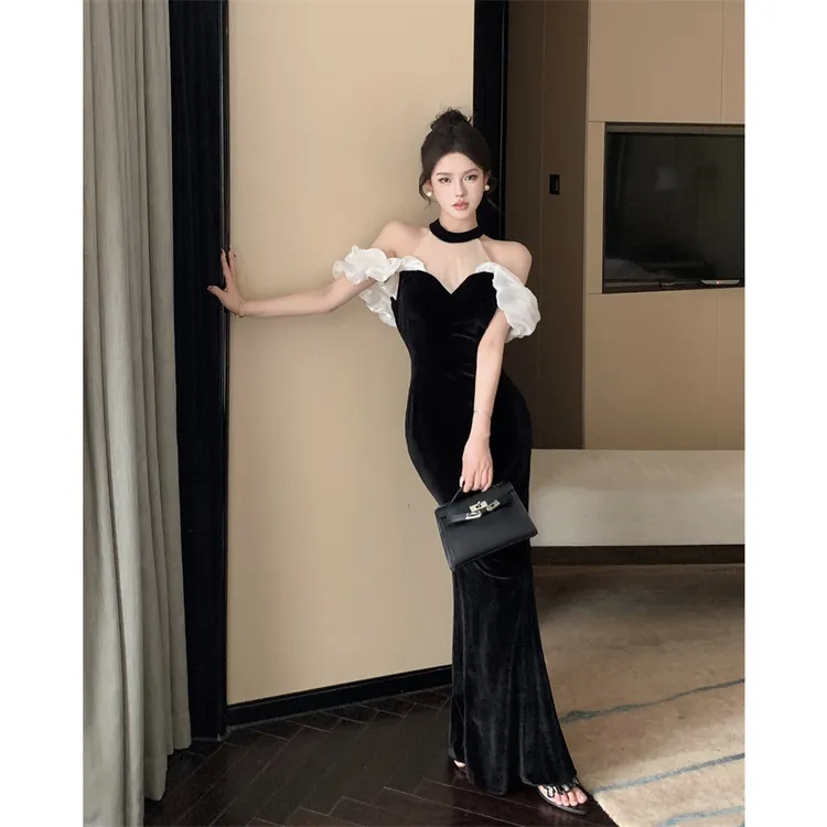 御姐风网纱拼接挂脖丝绒礼服黑色长款有胸垫时尚2025年气质长裙