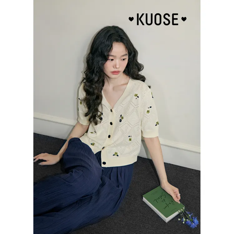 阔色镂空刺绣针织衫女2025春夏季新款收腰半袖短款上衣KSA2405001