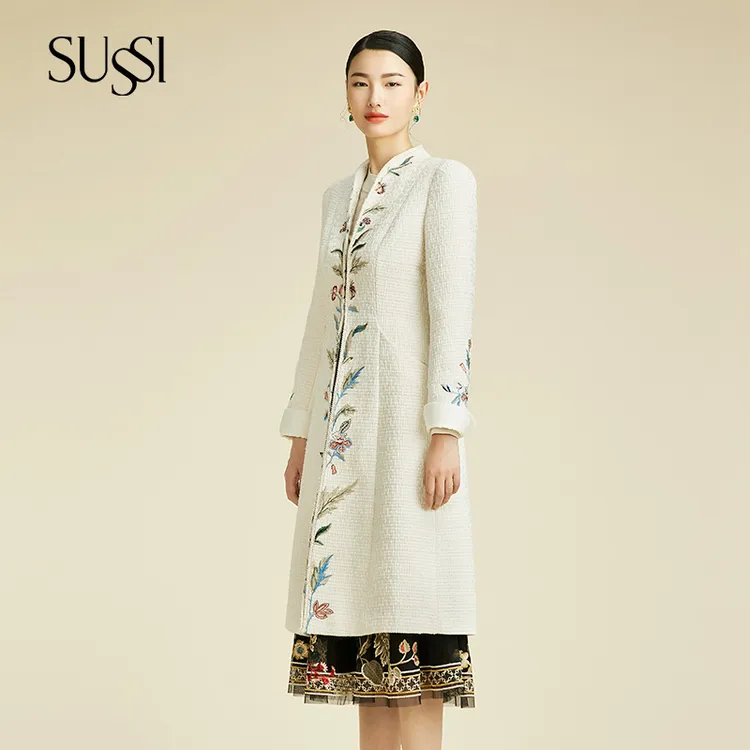 SUSSI/古色冬季新品商场同款米白立领刺绣长款大衣外套女