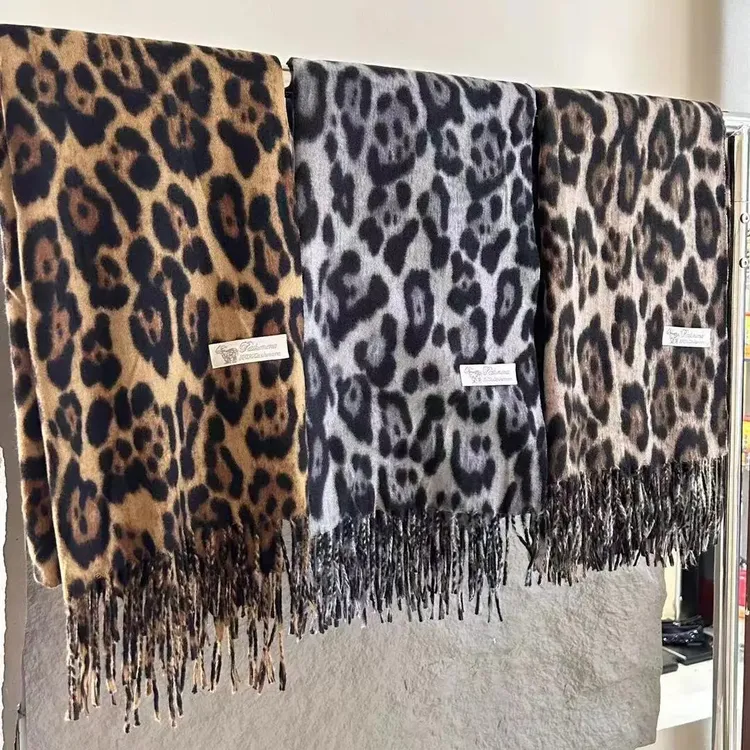 【秋冬新品】时尚百搭舒适豹纹流苏围巾女士加厚保暖欧美街头秋冬季