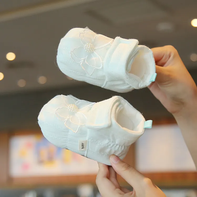 春秋婴儿女鞋子夹棉梦幻蝴蝶卡通精致公主棉布学步鞋软底防掉防滑