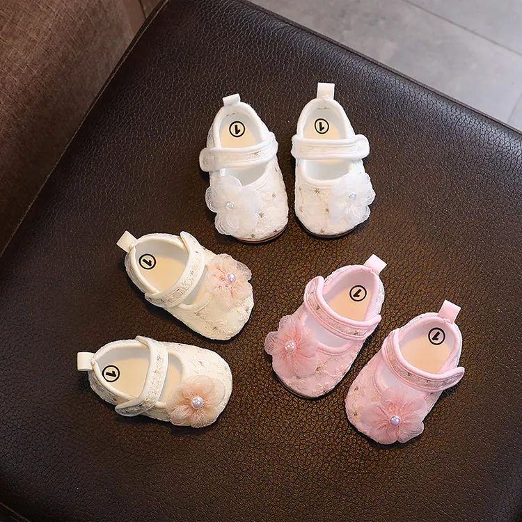 婴儿鞋子女宝珍珠花朵透气软底步前鞋夏季防滑防踢外出学走路防掉
