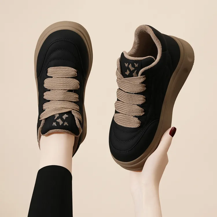 真皮板鞋女秋季2025新款老爹黑鞋面包牛皮秋款女鞋皮面运动休闲鞋