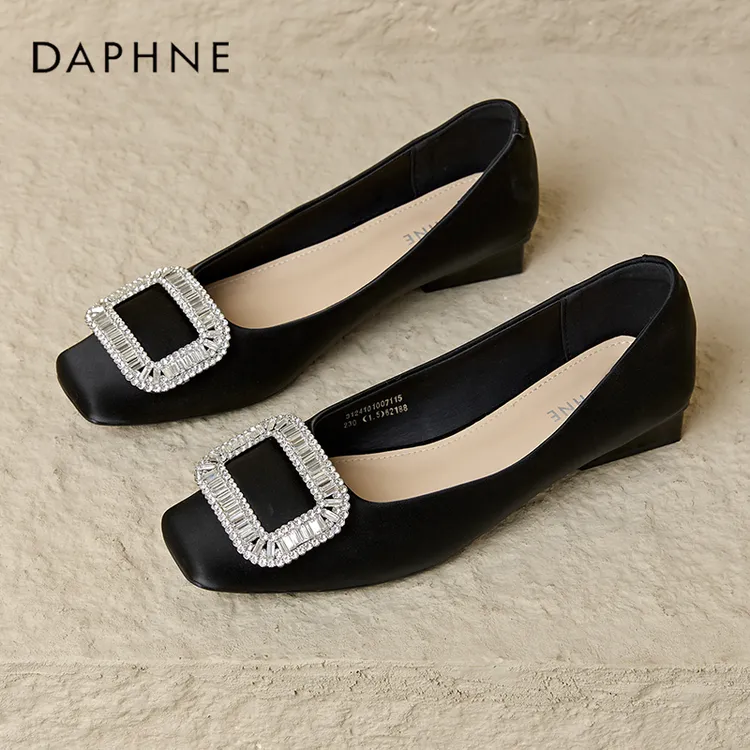 达芙妮女鞋方头粗跟单鞋2025夏季水钻方扣平底鞋子低跟通勤小皮鞋
