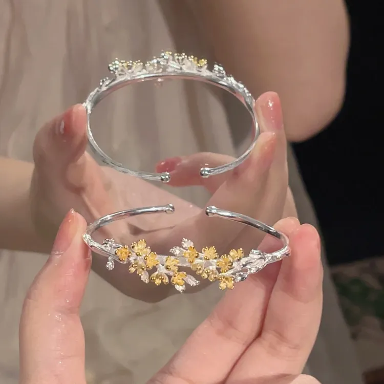 铜合金手镯 2025新款月桂手镯女超仙ins设计感可调节实心镯子礼物