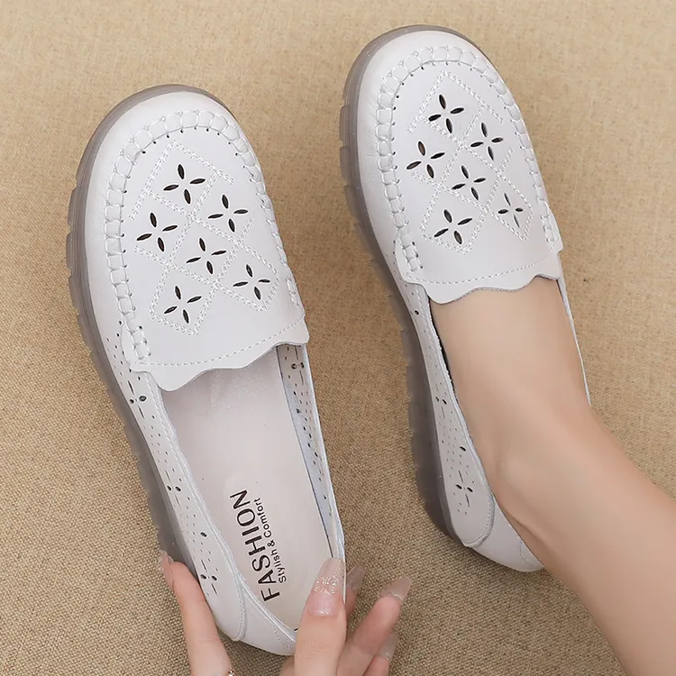 春秋妈妈真皮软底防滑中老年人女单鞋平底镂空明星同款鞋女款