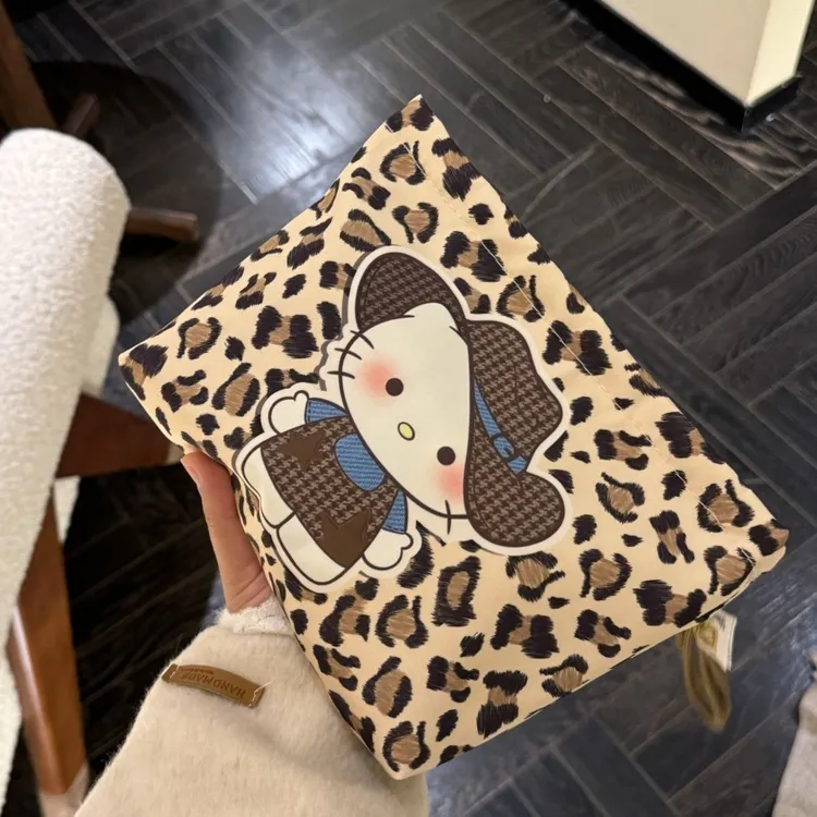 新款豹纹凯蒂原创秋季爆款化妆包收纳便携简约风格卡通手拿包包yj