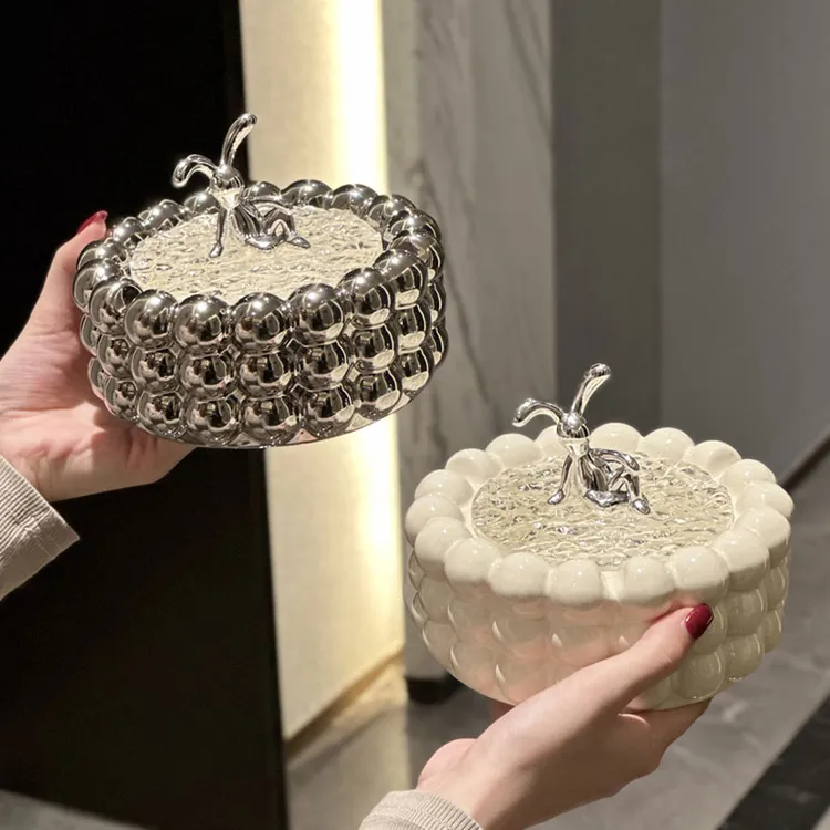 2025款陶瓷烟灰缸家用客厅高级感创意个性高档大气带盖防飞灰摆件