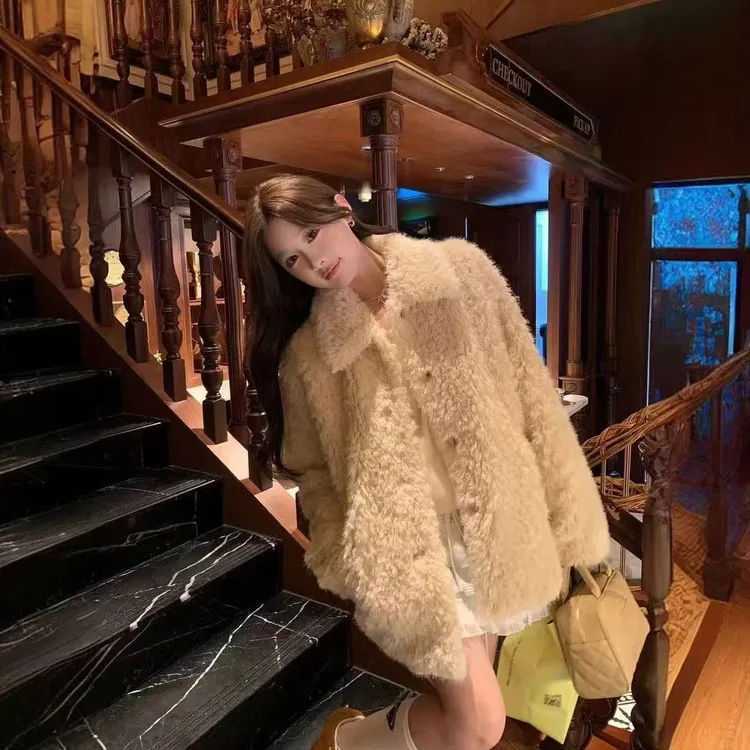 秋冬季宽松皮毛一体大衣女中长款百搭高级感翻领年轻毛毛外套加厚