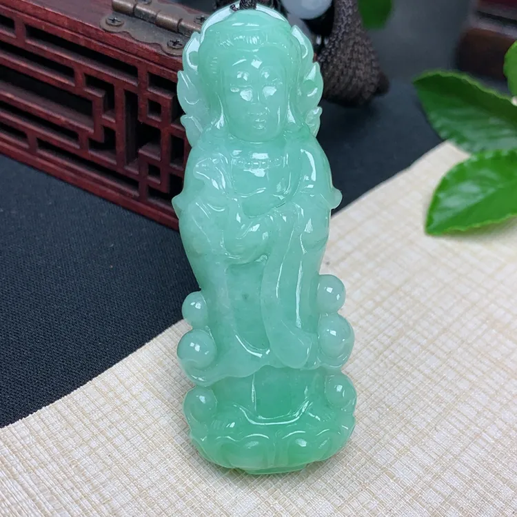 优惠缅甸纯天然翡翠A货老坑满绿色守护神观音菩萨吊坠挂件精美