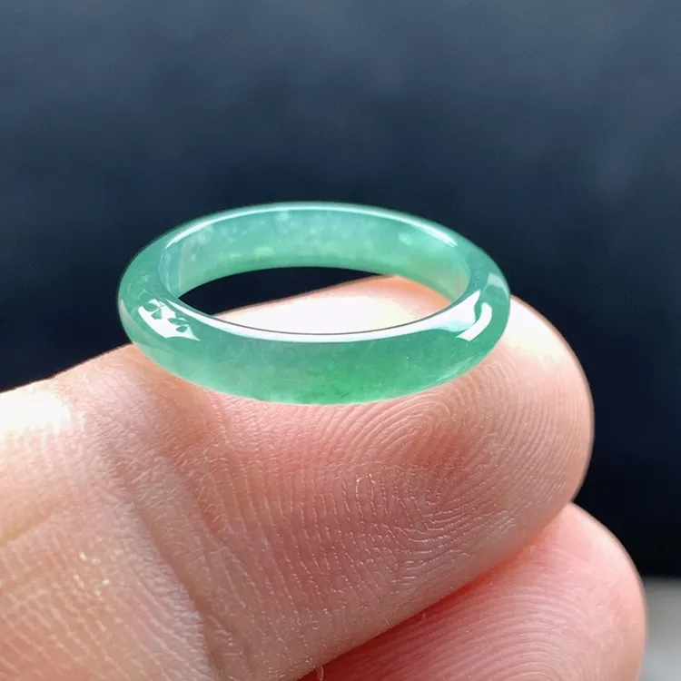 小圈口内径15.7纯天然a货老坑料绿色飘花素边戒指环尾戒