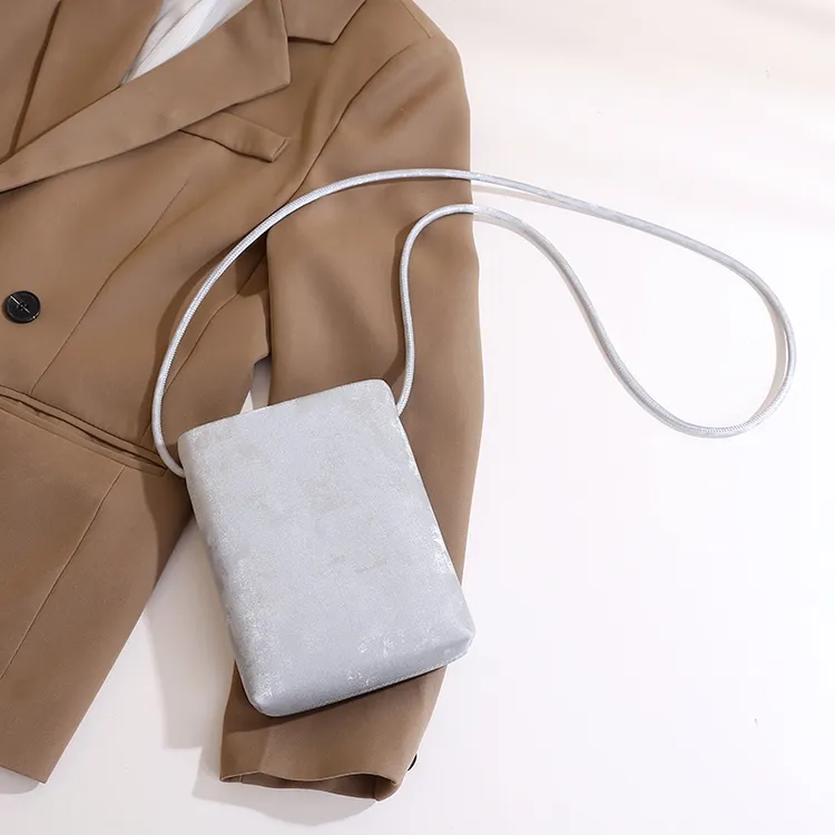 洋气小包包迷你银色包包女式单肩斜挎包网红精致手机包