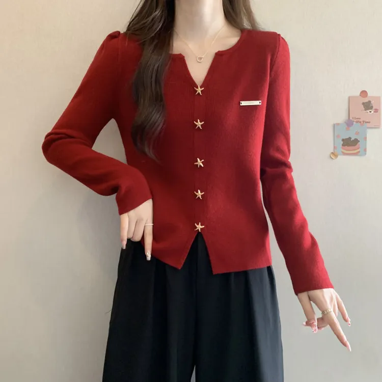 大码女装显瘦毛衣胖mm秋冬时尚V领星星纽扣针织内搭长袖打底衫女