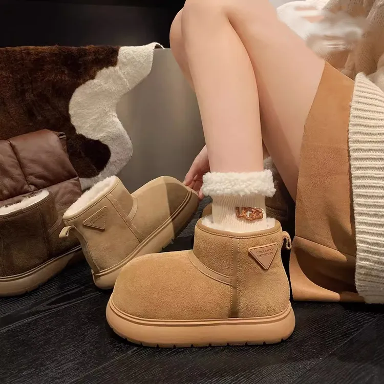 网红同款真羊毛一体加绒加厚保暖雪地靴女2024秋冬季新款短筒棉鞋