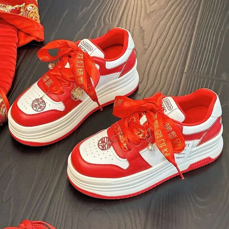 汉服红色秀禾婚鞋女2025新款新娘鞋不累脚小个子厚底结婚休闲板鞋