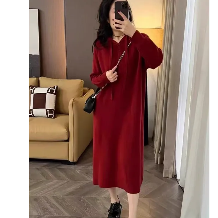 红色连帽内搭打底针织连衣裙子女秋冬季2024新款慵懒宽松显瘦长裙