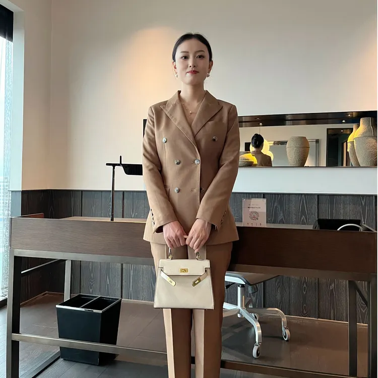 卡其色春秋款高级感西服套装九分裤气质女神范职业套装