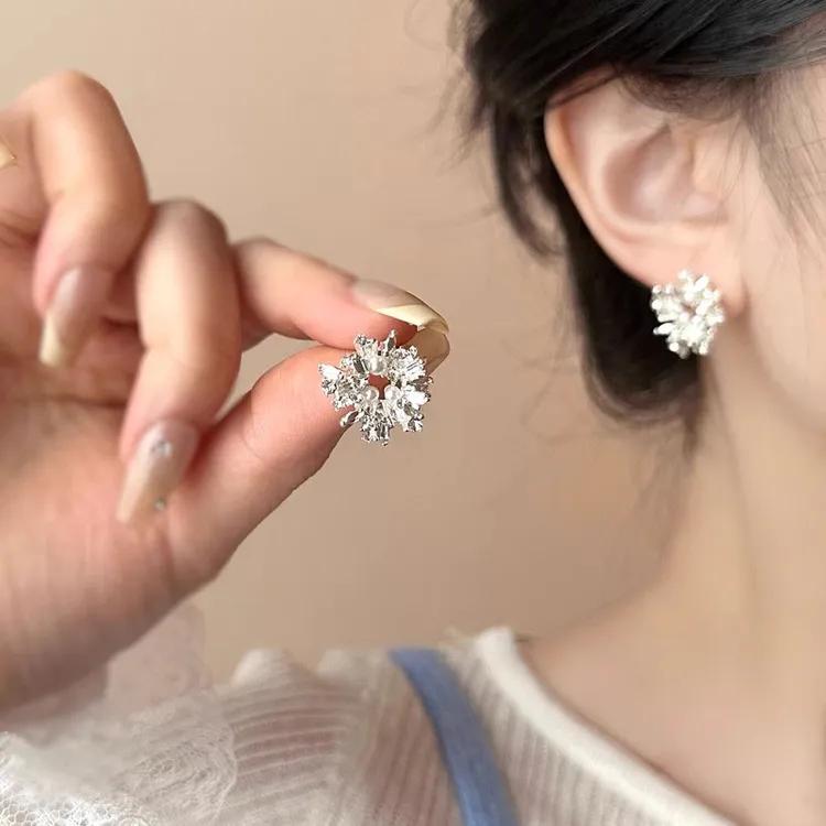 简约精致水钻仿珍珠雪花耳钉女新款爆款高级轻奢气质耳环耳饰5701