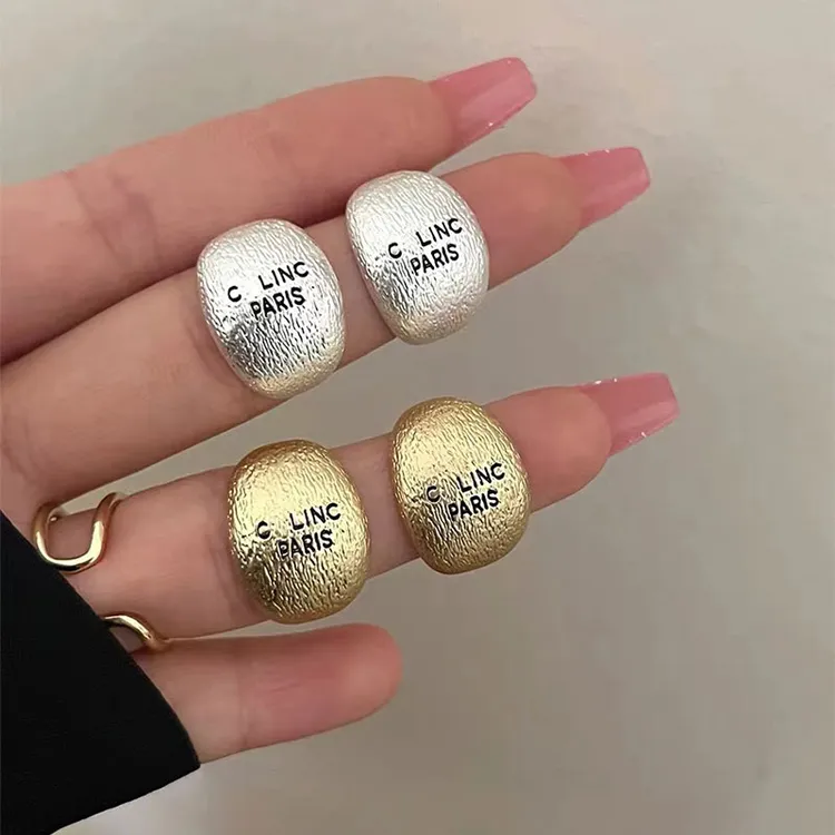 金属拉丝半圆弧几何形字母耳钉甜辣欧美风氛围感设计耳环潮2712