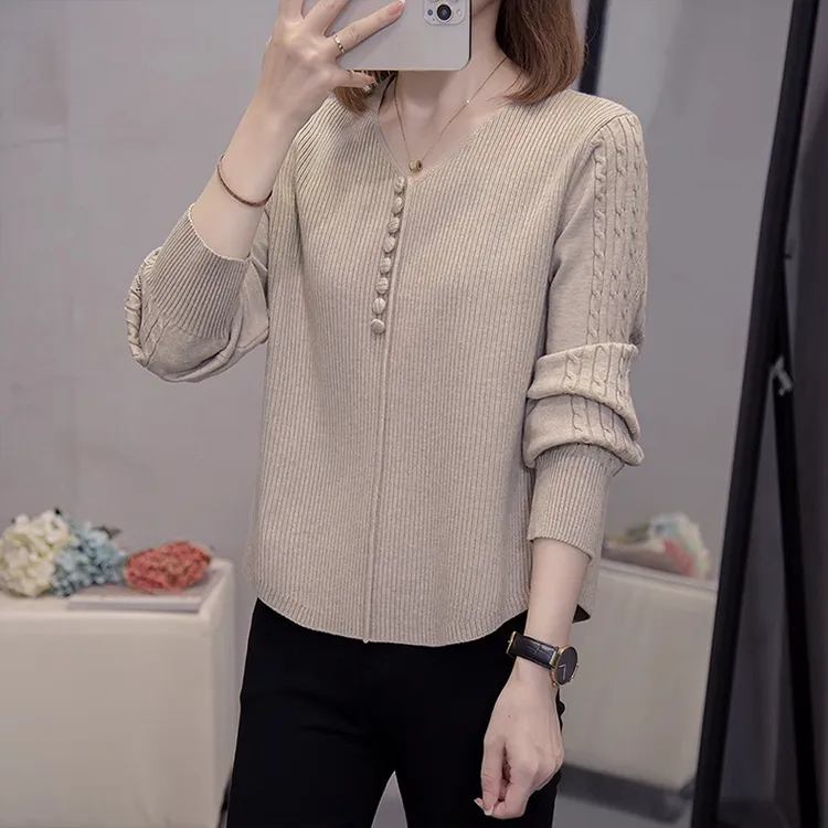 大码女装秋冬新款V领纽扣毛衣女设计感下摆不规则百搭打底针织衫