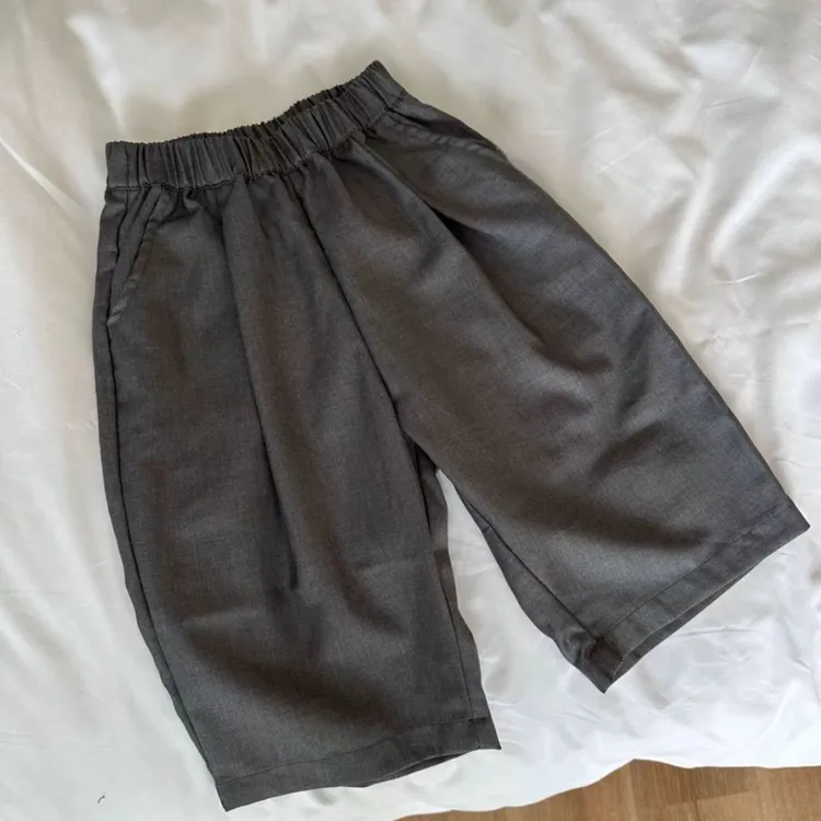 儿童灰色西装裤舒适透气新款男孩百搭直筒裤宝宝纯色休闲九分裤