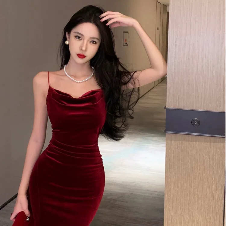高级感法式复古丝绒收腰紧身显瘦开叉包臀吊带裙内搭长裙