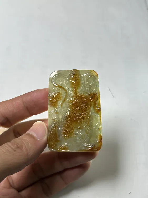 翡翠A货，老坑红翡 巧雕关公