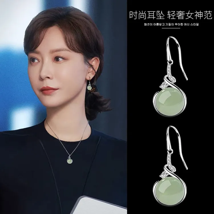 s925纯银东陵玉耳环2025新款爆款高级感冰种耳坠高端耳饰女防过民