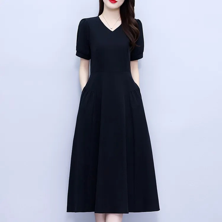 赫本风黑色连衣裙2025女新款夏季通勤短袖修身显瘦妈妈装中长裙子